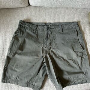 Duck Head 8” Harbor Performance Short - Gunmetal Gray
32 Waist